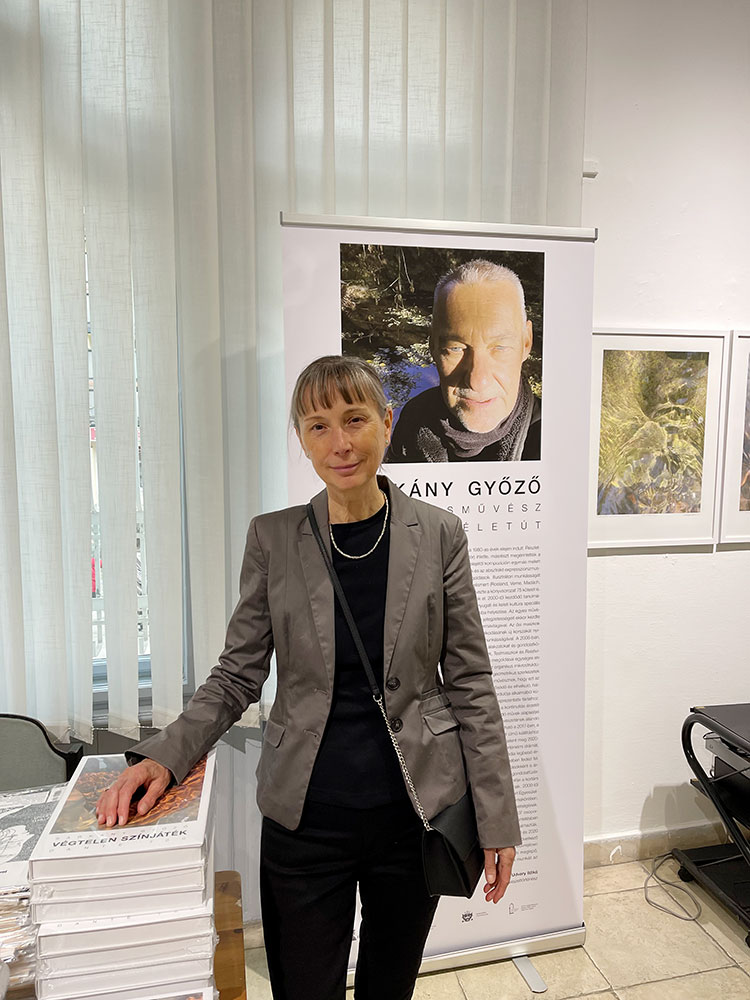 Végtelen színjáték kiállítás