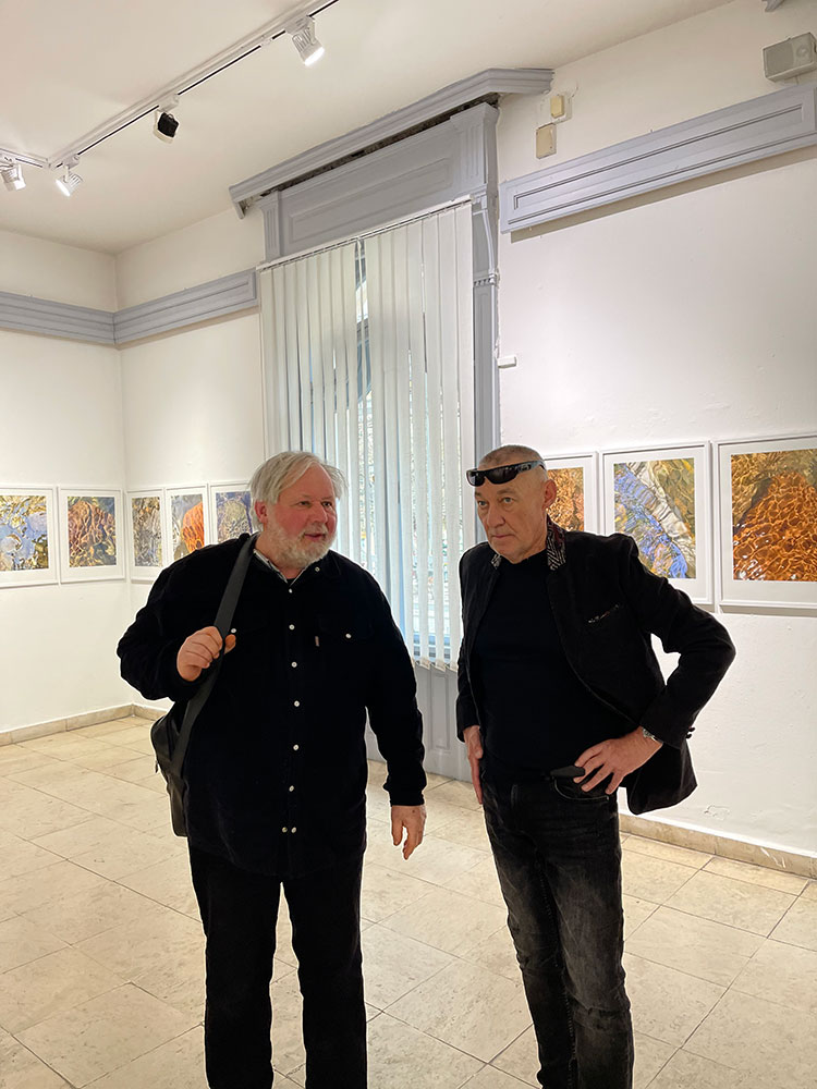 Végtelen színjáték kiállítás