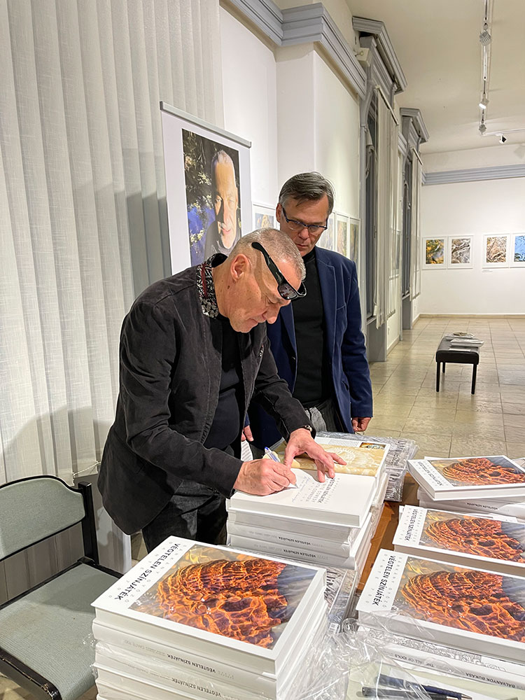 Végtelen színjáték kiállítás