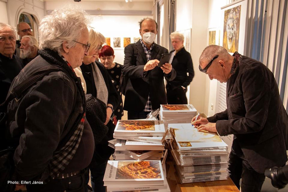 Végtelen színjáték kiállítás