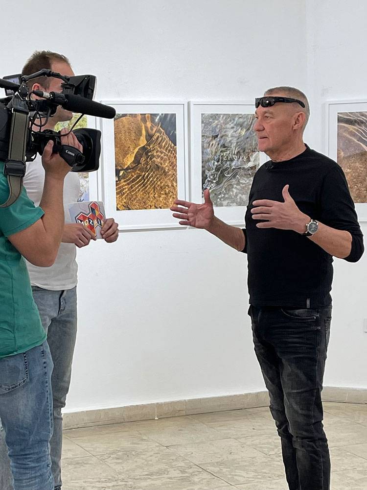 Végtelen színjáték kiállítás