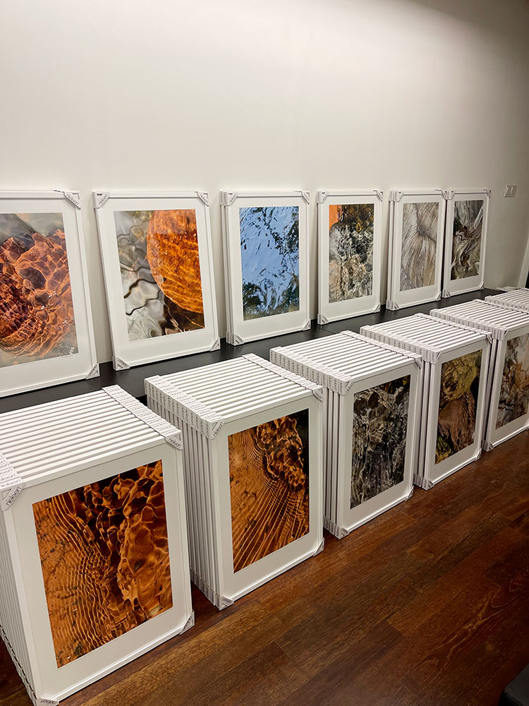 Végtelen színjáték kiállítás