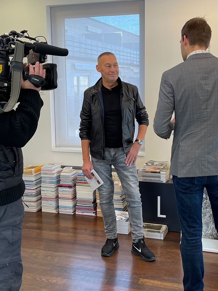 Végtelen színjáték kiállítás